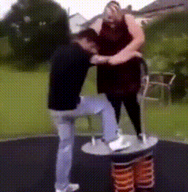 歪骆驼|“小姐姐衣服肯定用的新疆棉，质量太好了，挂树上也不会破”