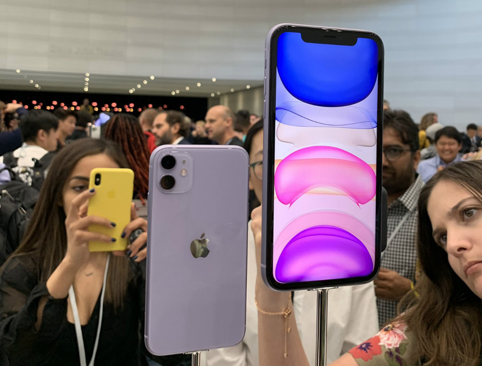 iphone11|iPhone 11降至新低价，相比同价位手机有5点优势，网友：真香！