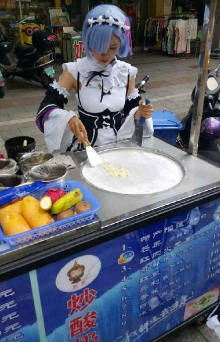 小姐姐|日本打工人太拼了，为卖小吃COS动漫角色