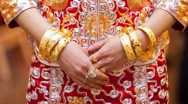 翡翠手镯|一场无镯不成婚的金玉良缘