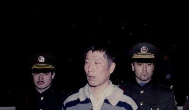 女儿给狱中父亲写了封信,看完后瞬间泪崩,出狱后一年接连杀15人