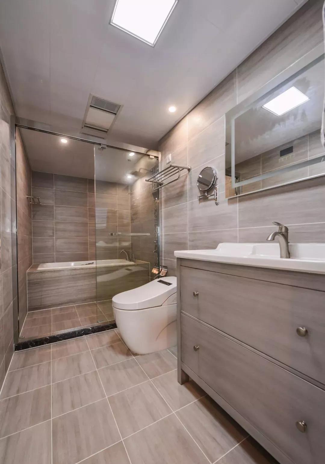 卫生间墙砖、地砖颜色搭配建议，别再只有“黑白灰”了，这样更美