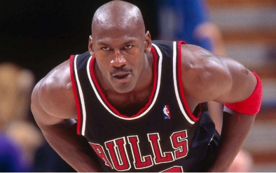 邁克爾·喬丹|喬丹的運(yùn)球其實(shí)很標(biāo)準(zhǔn)，扎實(shí)不花哨，不耗費(fèi)多余的體力