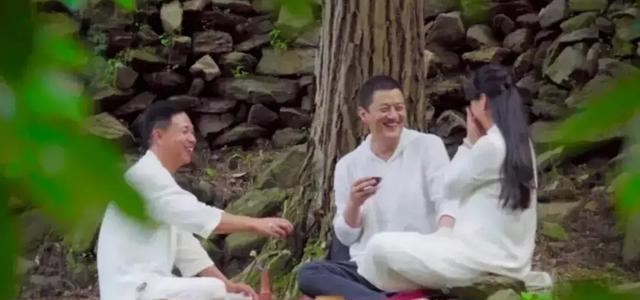 清浅微笑的我|李亚鹏风格大变，请专业团队打造他的田园生活记录