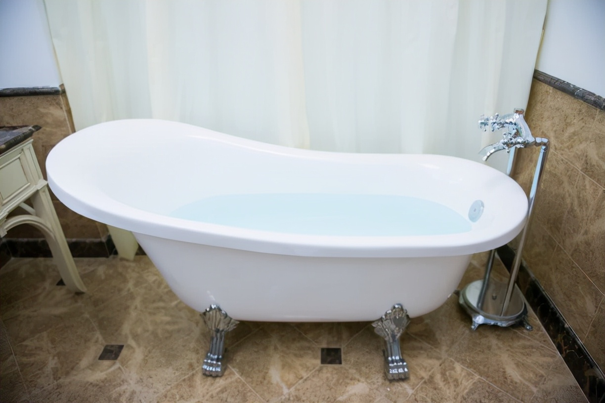 喜欢泡澡的朋友,一定要注意这“1平方米”,足可以挽救小卫生间