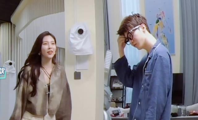 陈伟霆|第一个被陈伟霆偏袒的女生,能随意支配他的钱包,惹周扬青妒忌