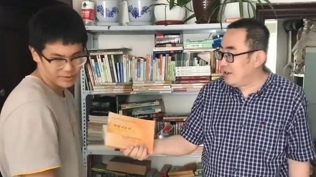 依科育儿吧|他在小学四年级因学习太差退学, 通过自学一举考上211硕士!
