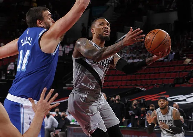 篮网队|又1超巨受伤!戴维斯36+12对飚利拉德38+7,湖人喜讯,篮网坏消息