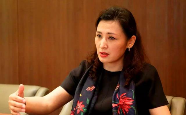 演绎|她是中国最美女校长，39岁升任教授，实力演绎“腹有诗书气自华”