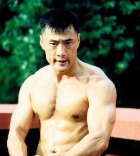 于荣光|被称亚洲史泰龙,风头盖过李连杰,却被嘲晚节不保,于荣光咋了?