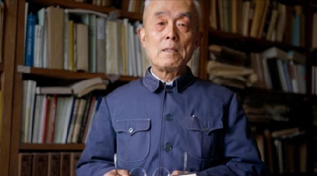 胡小小乖|70岁老人爱上30岁保姆，两人婚后生下一子，9旬老父亲乐开花