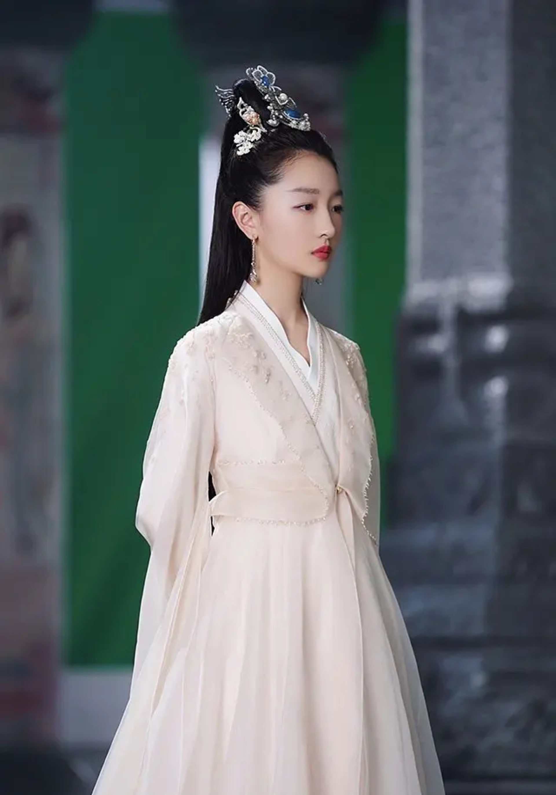 杨幂|明明都是美艳女星，古装竟丑得千奇百怪？这锅造型师不背