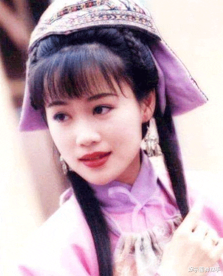 梁小冰|51岁梁小冰社交动态太有趣，沉迷美貌无法自拔，14岁儿子太帅气