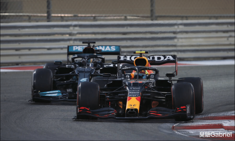 劉易斯·漢密爾頓|漢密爾頓憤怒地表示比賽被操控了 F1阿布扎比無(wú)線(xiàn)通話(huà)內(nèi)容公開(kāi)