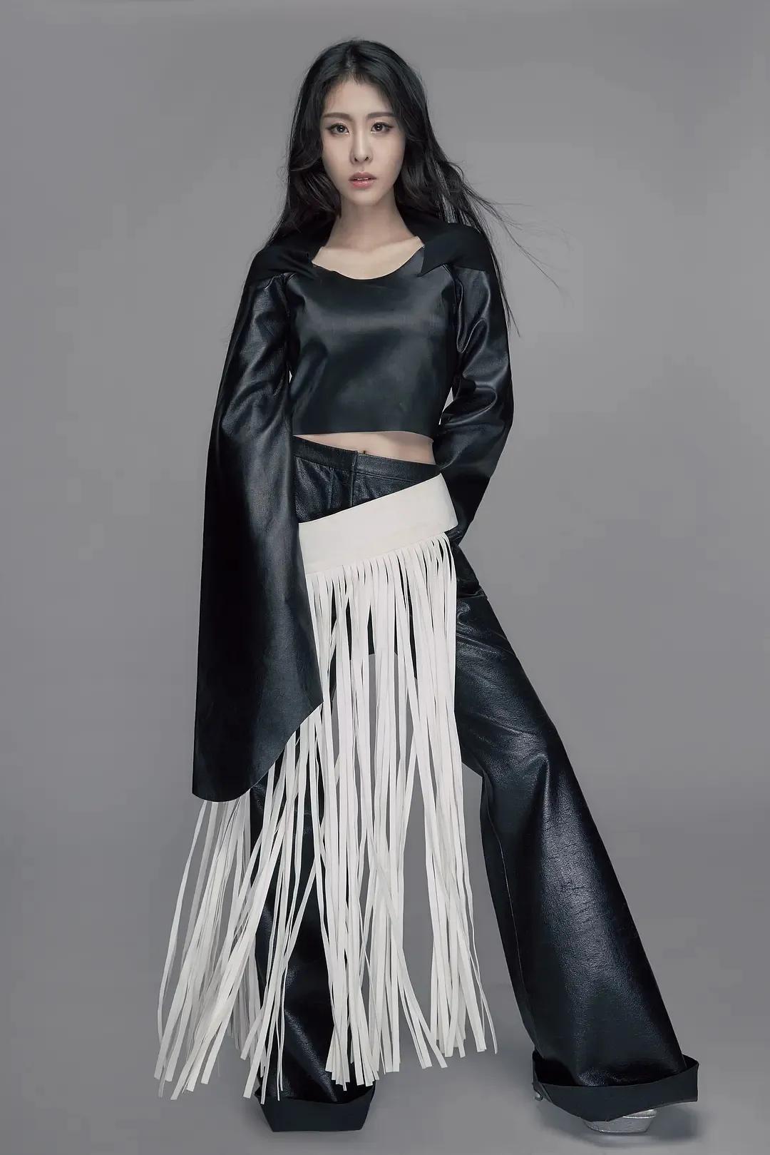 张碧晨|歌界女神张碧晨，妈妈身份丝毫没改变高贵的气质与性感的身材