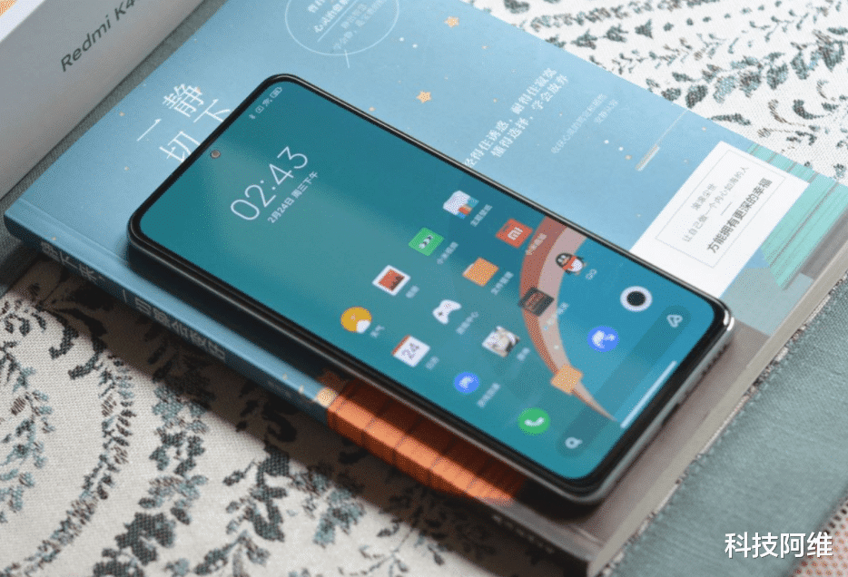 哪吒汽车|12GB运存+256GB+E4屏幕，重回2499元，热销旗舰顶配版售价亲民