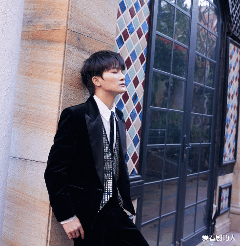 周深|周深又放粮了，献唱《对手》主题曲，歌声温柔又有力量，净化心灵