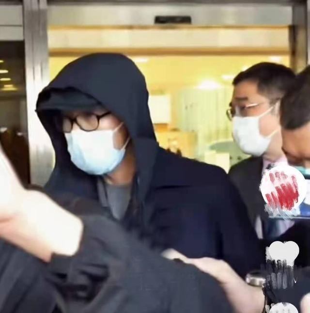 周星驰|周星驰低调现身医院,见吴孟达最后一面!网友:看到星爷出现想哭