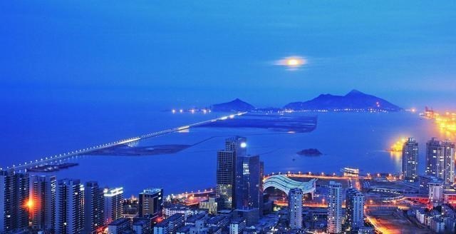 连云港 我国一处海滨城市，有山有水有文化，干净且低调