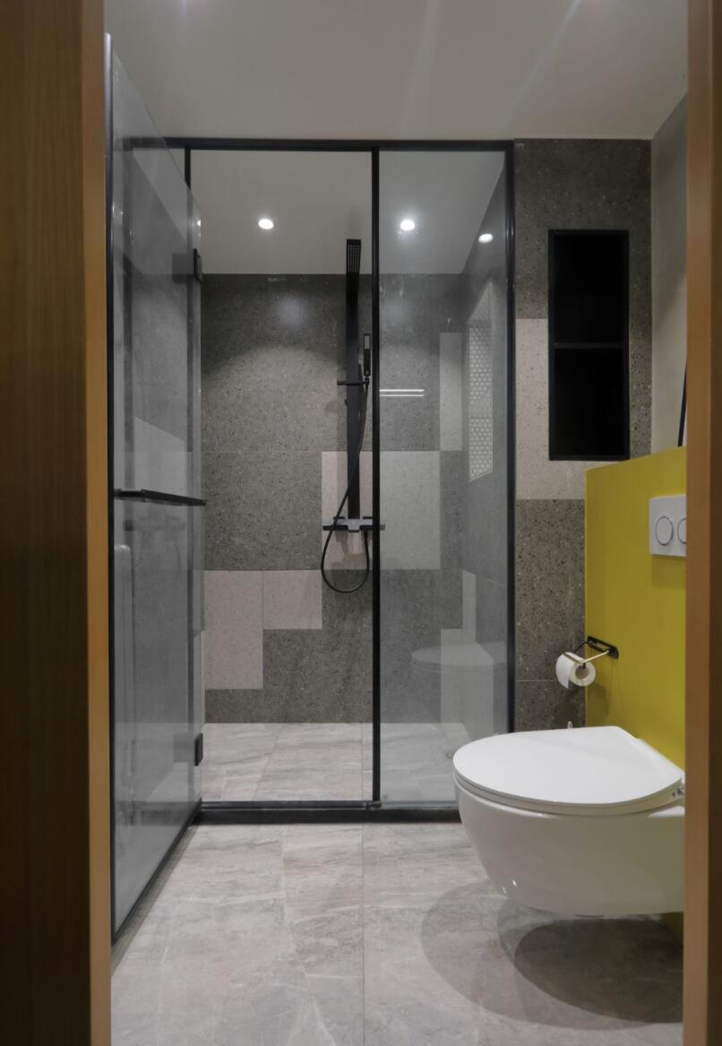 为追求极简,他坚持不要踢脚线,新房完工后,高级又显品味