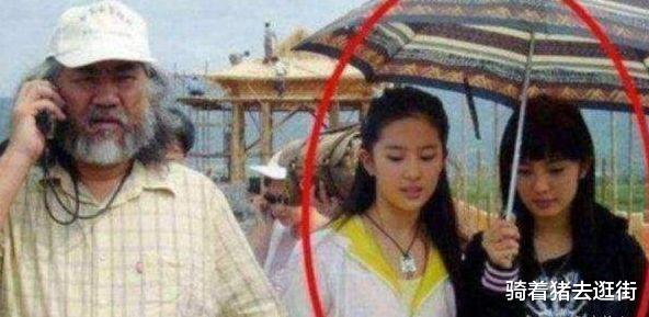 刘亦菲|13年前她给刘亦菲撑伞，现如今两人身价对比不差分毫