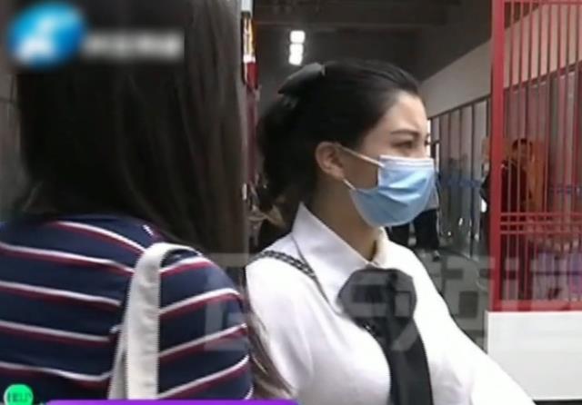 情侣|女孩大学毕业找合租，不料被中介忽悠和大叔住，中介：合同都签了