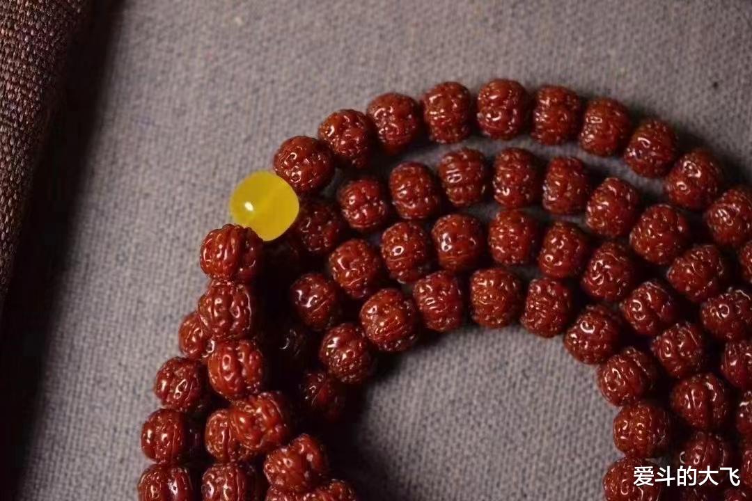 |大飞说文玩：已玩包浆的，梅花小金刚双龙爆肉！