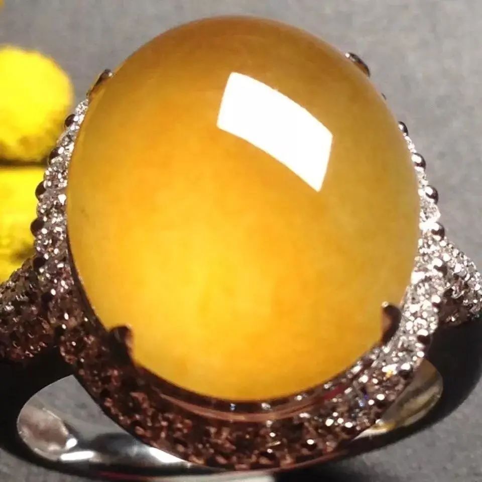 翡翠|黄翡有什么特别之处？天然黄翡如何鉴定？