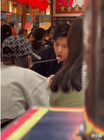 肖战|肖战李沁疑似恋情曝光?双方一起甜蜜吃火锅,肖战父母也在现场?