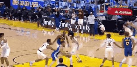 斯蒂芬·库里|库里比赛中被骑士球员踢中大腿表情十分痛苦半场12投9中豪取24分