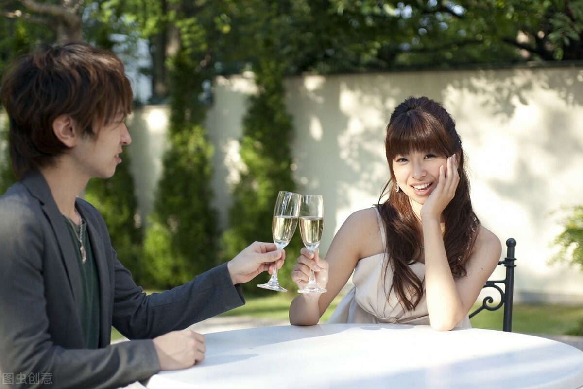 婚礼当天，新娘因“220元一桌的酒席”翻脸：没钱结什么婚？丢人