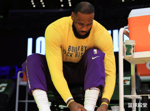 湖人队|湖人一战出三王牌！末节得分+前场板+替补太夸张，一隐患却难改