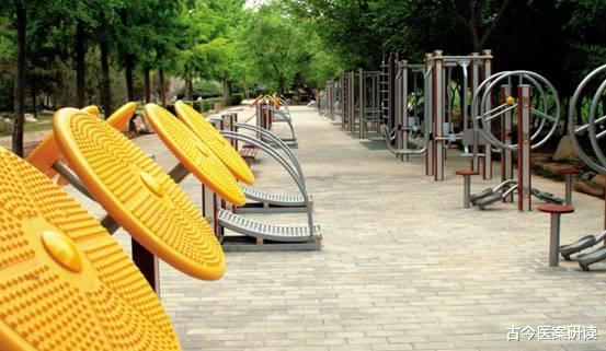 古今医案研读|为什么会造成颈椎骨刺，该如何自测？医生：掌握方法，会变简单很多