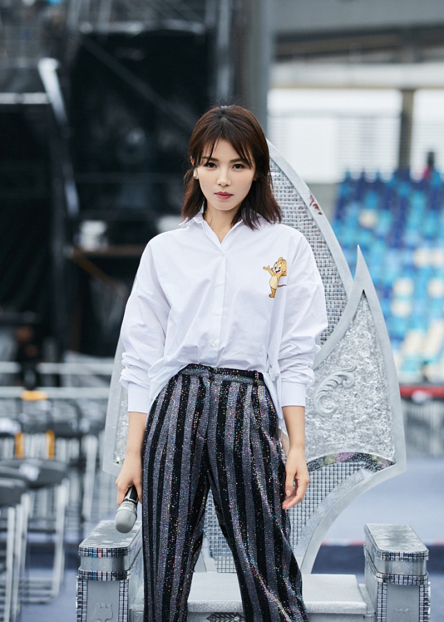 杨超越|刘涛居然比杨超越大了20岁，合照看不出来，说“姐妹”倒挺适合