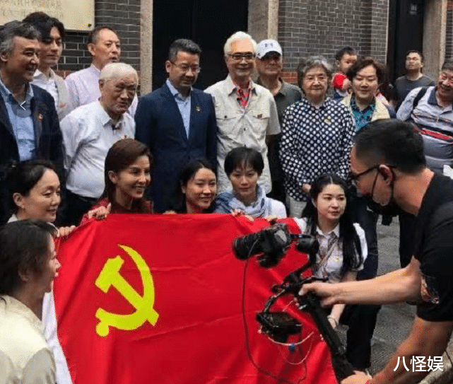 朱迅|47岁朱迅近照曝光,肚子赘肉明显,脸部浮肿僵硬被吐槽像寿星老