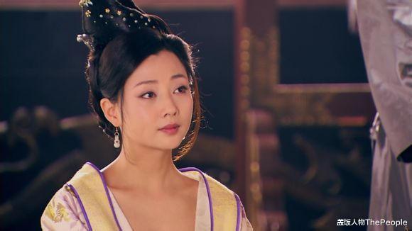 武则天|10版武则天对比：咏梅憔悴刘嘉玲扮相雷人，只有刘晓庆堪称经典？
