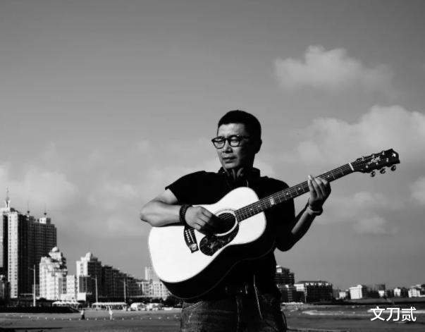 庞龙|庞龙当老师，王蓉被曝精神问题，一首歌赚2.4亿，神曲歌手怎样了