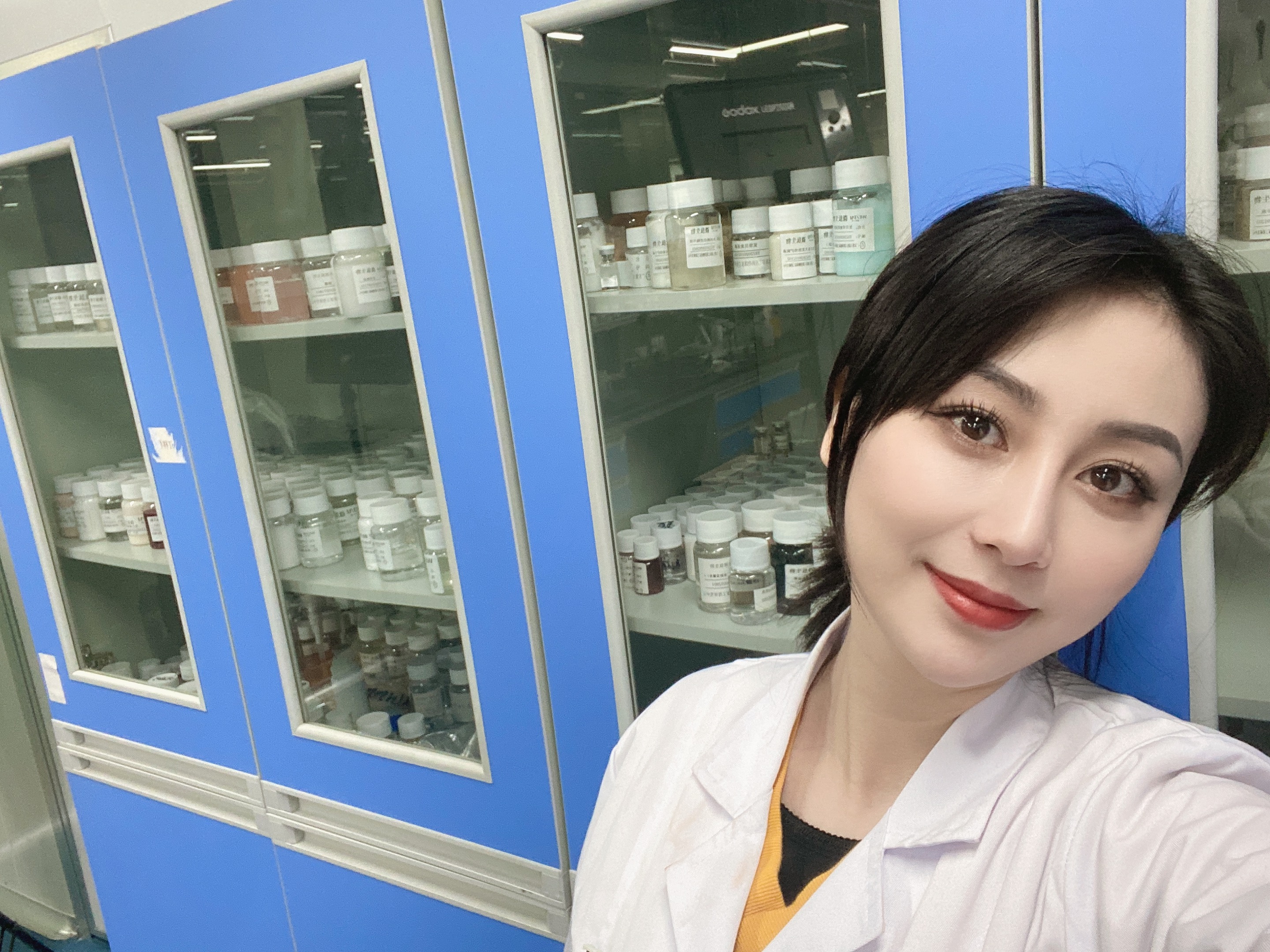 化妆水|聚美涵熙：这会这一招，肌肤散发水光润泽感