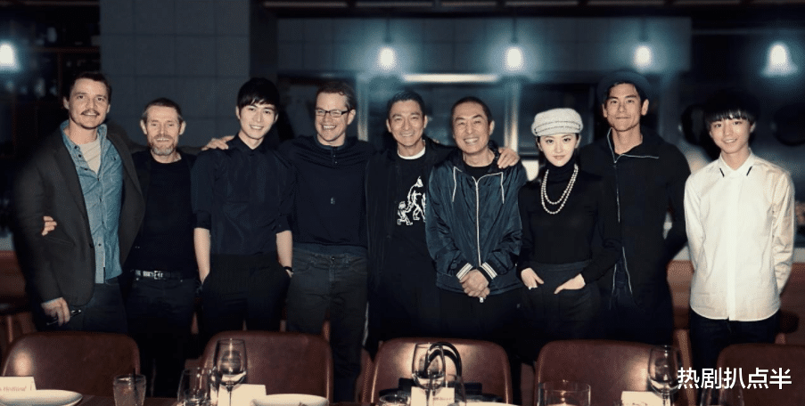 古力娜扎|6位娱乐圈的小“白”花，女星合照靠肤色碾压，白到瞩目还发光