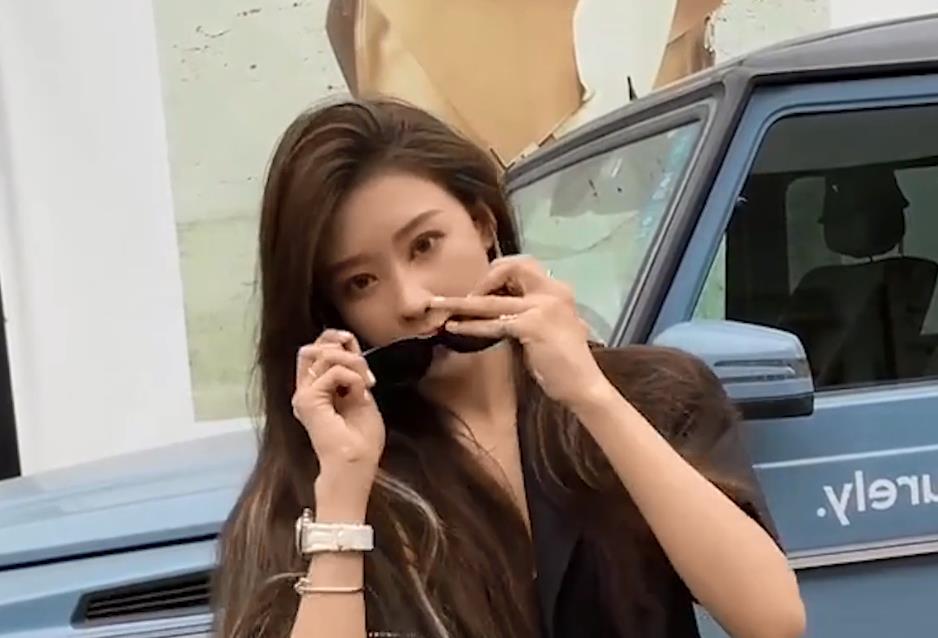 央视 全网被官方点名批评八大网红：水泥妹自导自演，小潘潘孰功孰过？