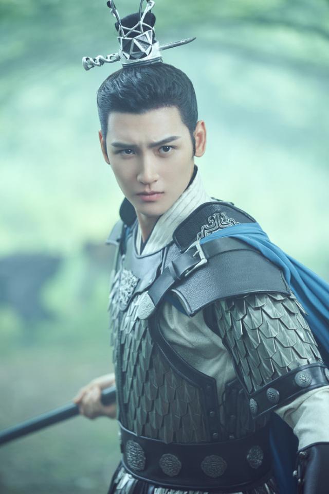 霍尊|短短一年，8位男星被女友锤毁，最小的才16岁，有人被锤完竟复合