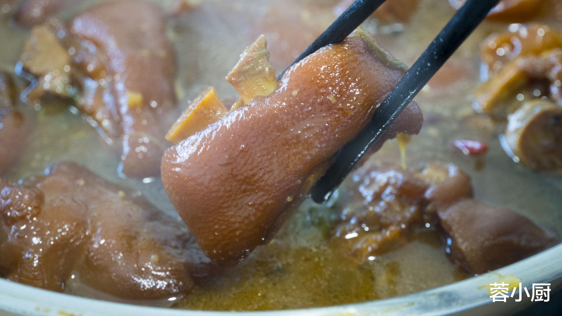 猪皮|秋冬干燥寒冷，女人要多吃6种食材，补水又驱寒，面如桃花显年轻