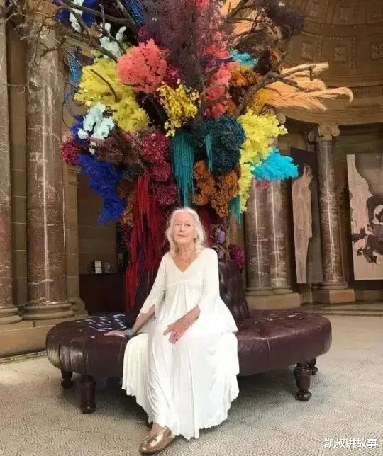 凯叔讲故事|79岁恋爱，106岁跳舞出书拍电影，这个女人的一生太绝了