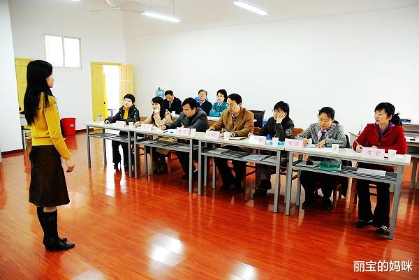 中小学|22年教资证考试难度或“加码”，报考要求变严格，专科生该咋办