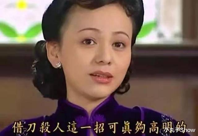 王琳|不服老！“雪姨”王琳穿吊带裙秀身材，弯腰驼背被网友群嘲仪态差