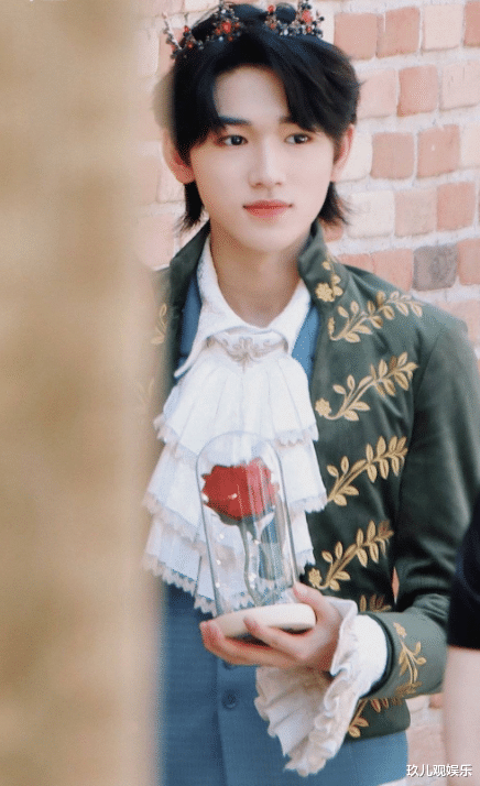 宋亚轩|宋亚轩吐露心声，被黄子韬无情夺笋，看见偶像的那一刻泪流不止