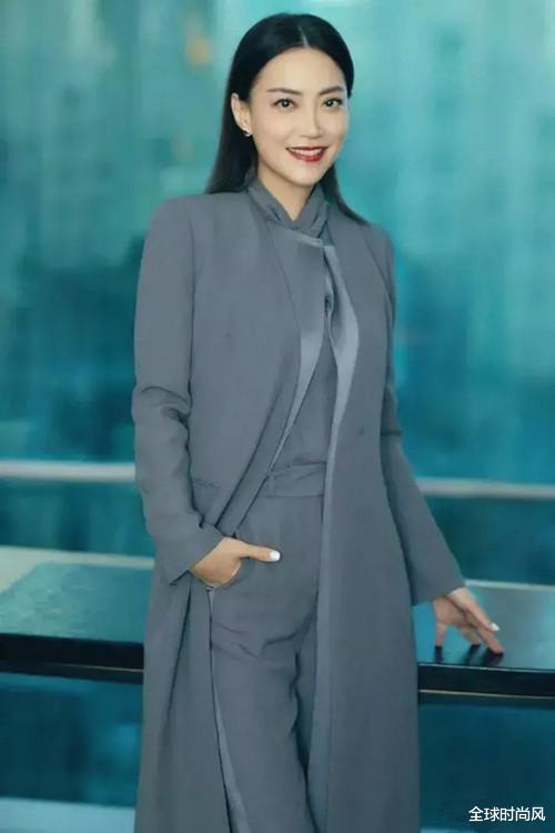 腾讯|霍希汶好霸气 职业服装穿出女王范 不愧是“金牌经纪人”