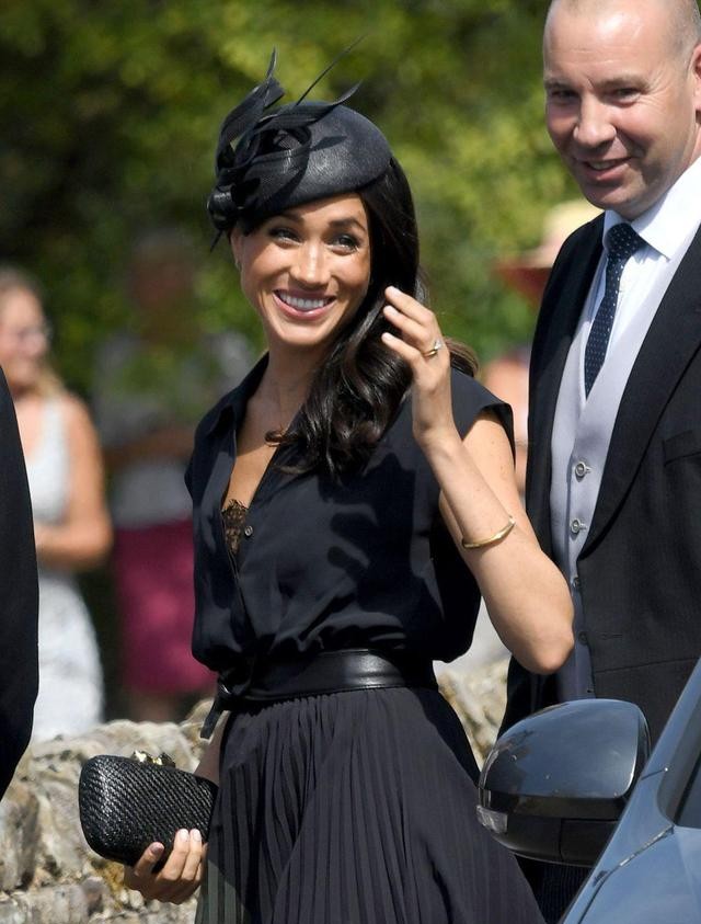 设计师|设计师自爆拒绝为梅根的新家装修，因为她太无聊，穿衣风格乏味！