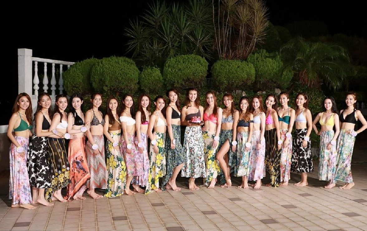 香港小姐|港姐20强比基尼造型亮相，秀傲人上围大长腿，“翻版郭晶晶”扎眼