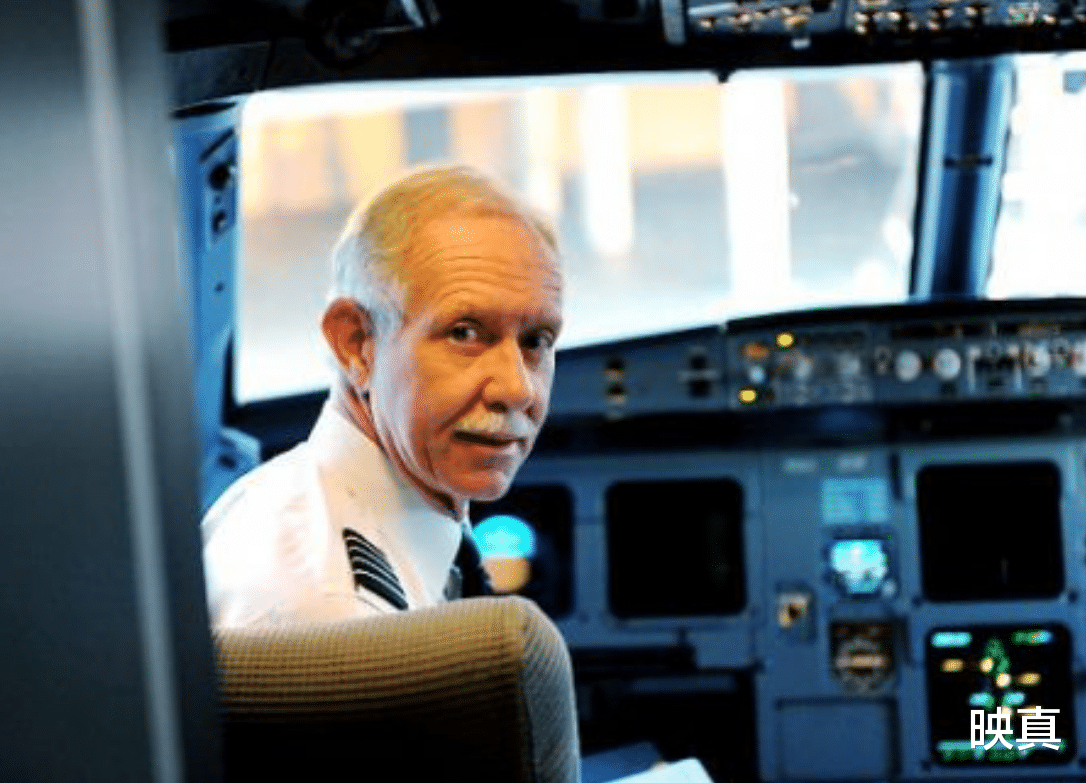 伯格|2009年哈德逊河奇迹：飞机成功在河面上迫降，机长成全美英雄